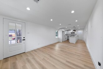 5610 Chapman St in Houston, TX - Foto de edificio - Building Photo