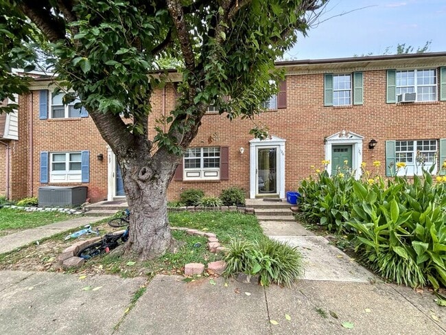 126 Kings Mill Dr in Fredericksburg, VA - Building Photo - Building Photo