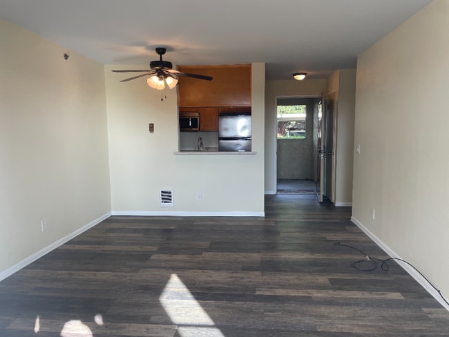 685 Dartmore Ln in Hayward, CA - Foto de edificio - Building Photo