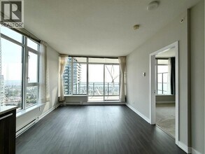 4900 Lennox Ln in Burnaby, BC - Building Photo - Building Photo