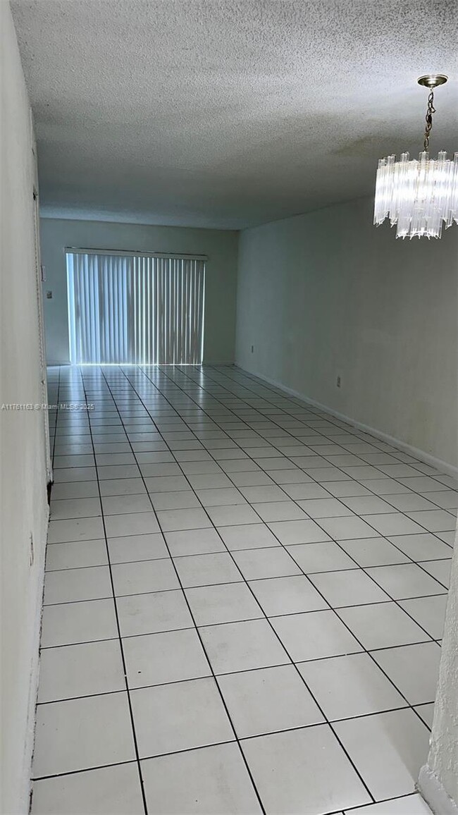 504 NW 179th St in Miami, FL - Building Photo - Building Photo