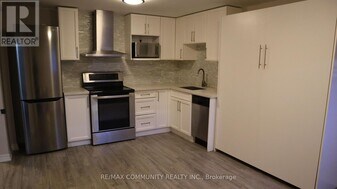 1061 Rowntree Crescent in Pickering, ON - Building Photo