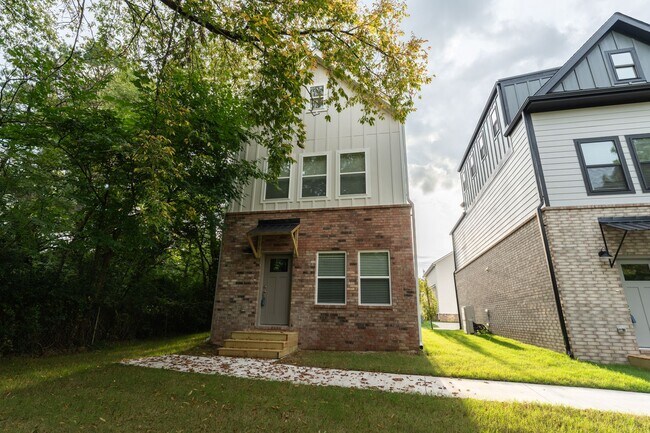 1331 Van Buren Ave in Fayetteville, AR - Building Photo - Building Photo