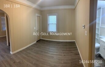 440 Carrier St NE in Grand Rapids, MI - Building Photo - Building Photo
