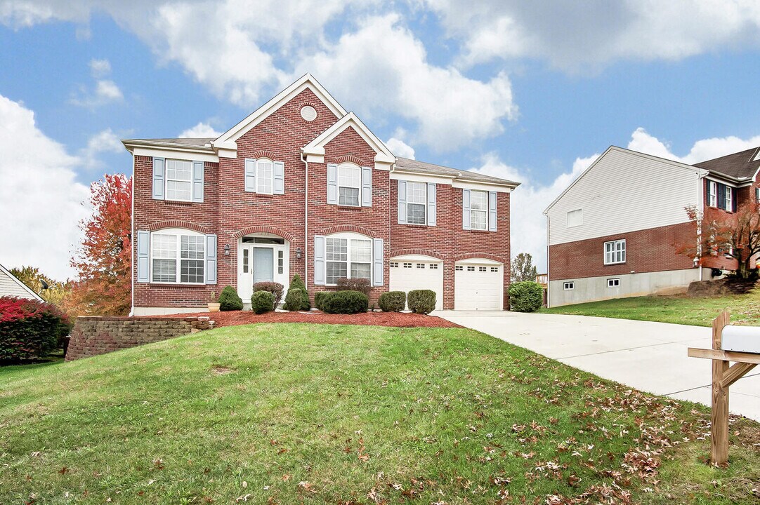 1236 Kentland Ct in Hebron, KY - Building Photo