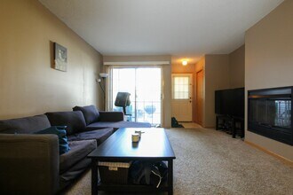 1946 Glenfield Ct in Eagan, MN - Building Photo - Building Photo