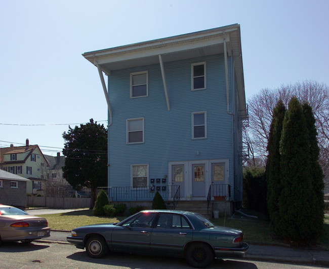 6-10 Exeter St in Taunton, MA - Foto de edificio - Building Photo