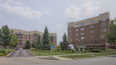 Park Place Condominiums I in Elk Grove Village, IL - Building Photo - Building Photo