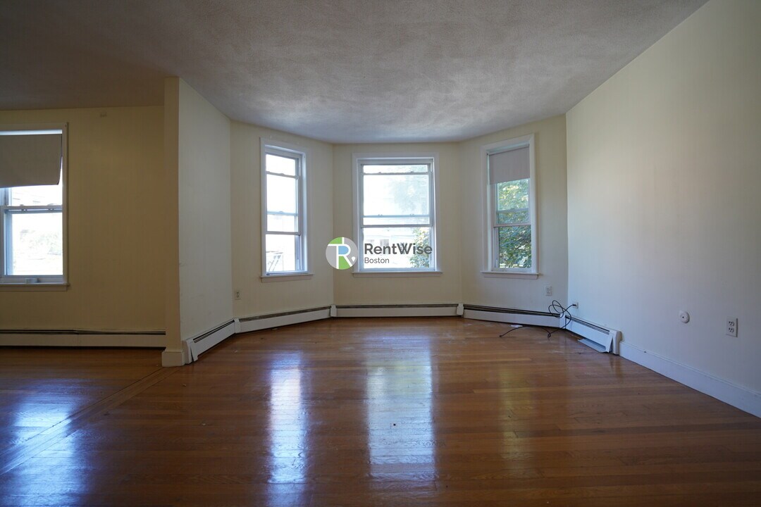 310 Tappan St in Brookline, MA - Building Photo
