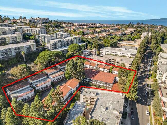 Peninsula Villas Apartments in Rancho Palos Verdes, CA - Building Photo - Building Photo