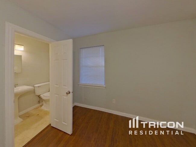 126 Tharp St in Arlington, TX - Building Photo - Building Photo