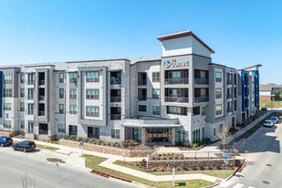 The Curve Apartments in Moore, OK - Building Photo