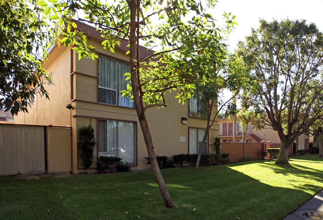 Robert's Apartments in Anaheim, CA - Building Photo