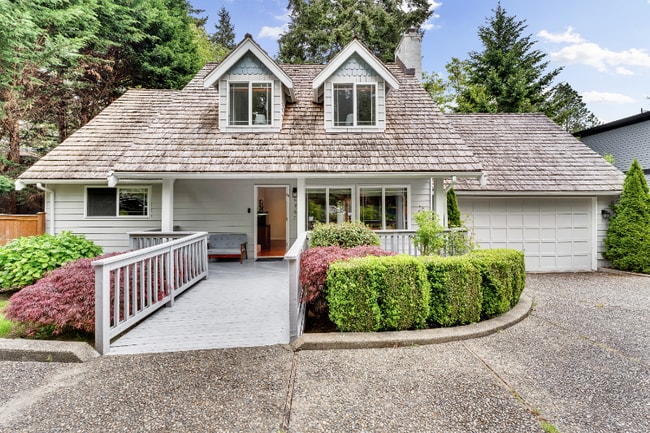 6960 93rd Ave SE in Mercer Island, WA - Building Photo - Building Photo