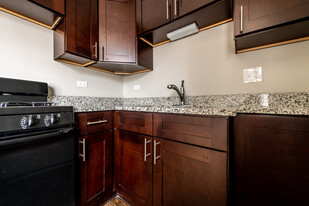 6904 S Cregier Ave in Chicago, IL - Building Photo