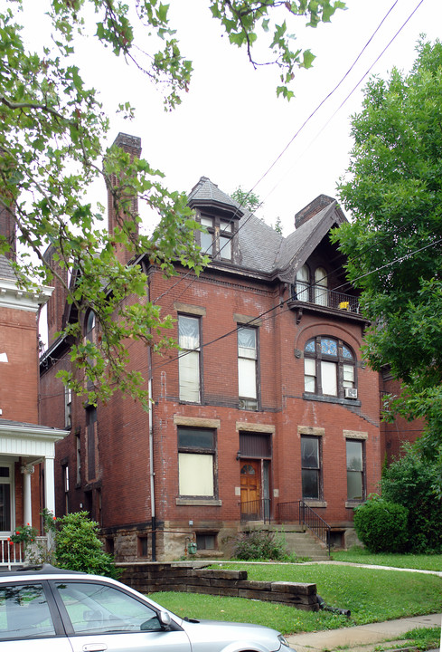 410 S Atlantic Ave in Pittsburgh, PA - Building Photo