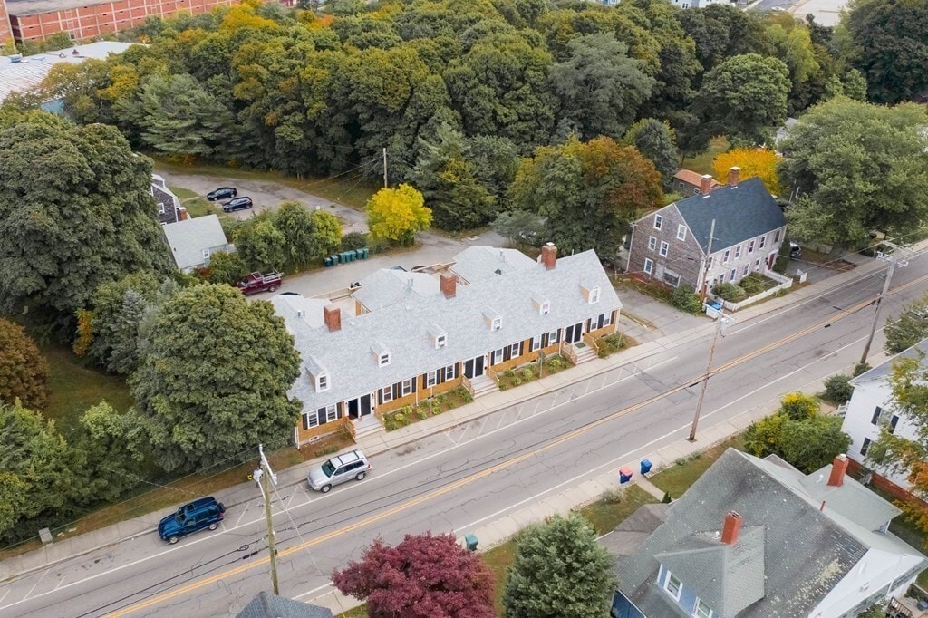 419 Court St in Plymouth, MA - Building Photo