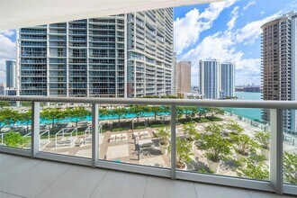 495 Brickell Ave, Unit 1704 in Miami, FL - Building Photo - Building Photo