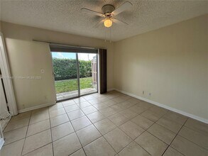 910 Cypress Way E in Palm Springs, FL - Building Photo - Building Photo