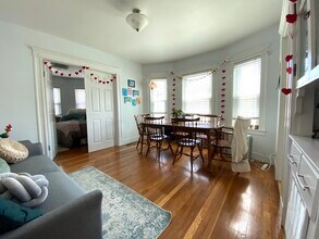 2 Vassar St, Unit 1 in Medford, MA - Foto de edificio - Building Photo