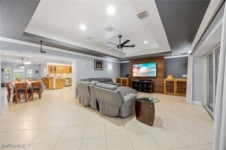 121 20th St NE in Naples, FL - Foto de edificio - Building Photo