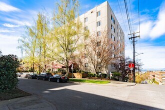 Park Manor in Seattle, WA - Building Photo - Building Photo