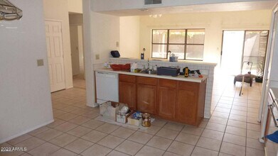 14835 S 26th Way in Phoenix, AZ - Foto de edificio - Building Photo