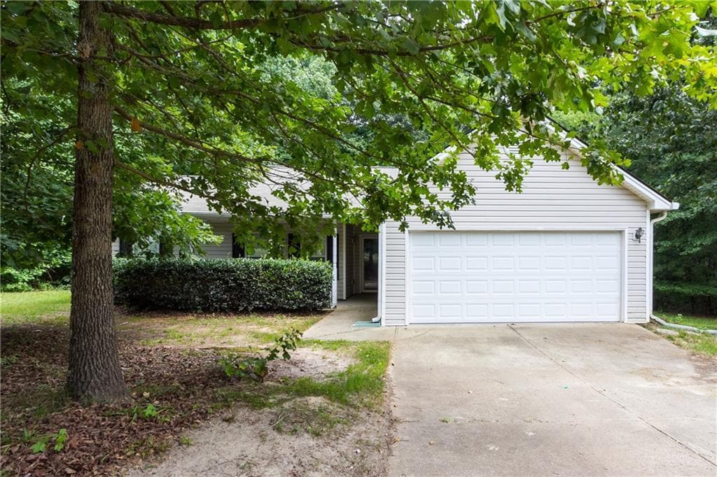 2804 James Henry Dr in Dacula, GA - Building Photo