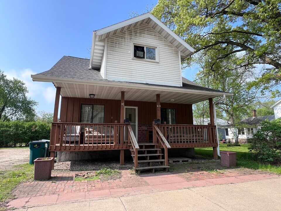 610 Mill St, Unit 610 Mill St Lower in Waupaca, WI - Foto de edificio