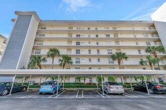 1 Harbourside Dr, Unit 4502 in Delray Beach, FL - Foto de edificio - Building Photo