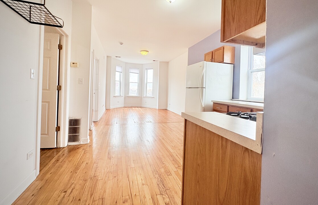 1112 W 18th St, Unit 4F in Chicago, IL - Building Photo