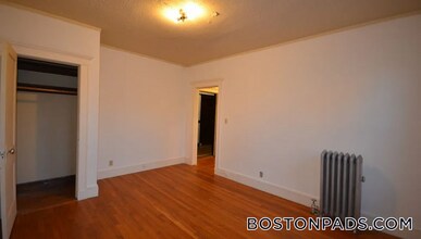143 Park Dr, Unit 15 in Boston, MA - Building Photo - Building Photo