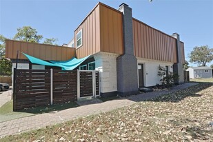 4804 W Wind Trail