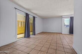 2698 N 43rd Ave in Phoenix, AZ - Building Photo - Building Photo