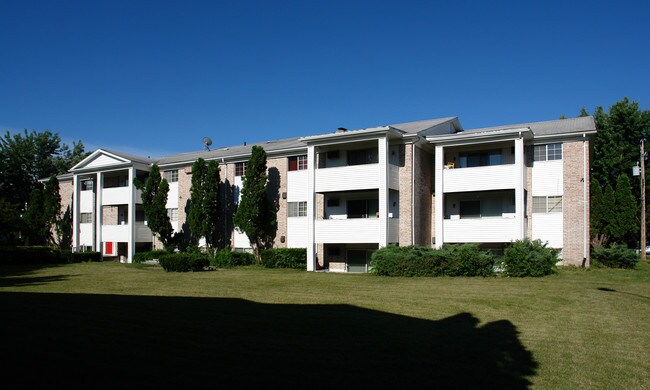 Waverly Gardens in Lansing, MI - Building Photo - Building Photo