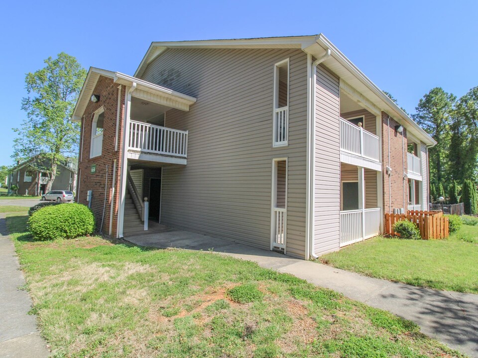 6634 Willow Pointe Dr NW in Huntsville, AL - Foto de edificio