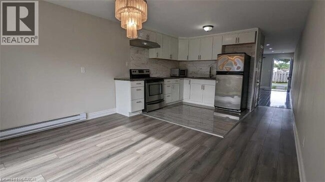 8646 Willoughby Dr in Niagara Falls, ON - Foto de edificio - Building Photo