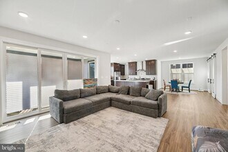 42051 Night Nurse Cir in Ashburn, VA - Building Photo - Building Photo