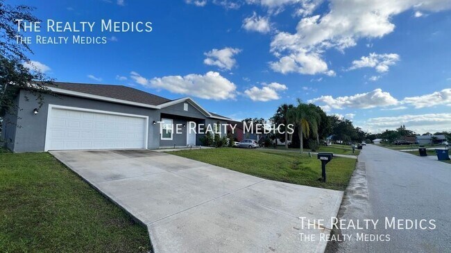 1067 Sheridan Ave NW in Palm Bay, FL - Building Photo - Building Photo