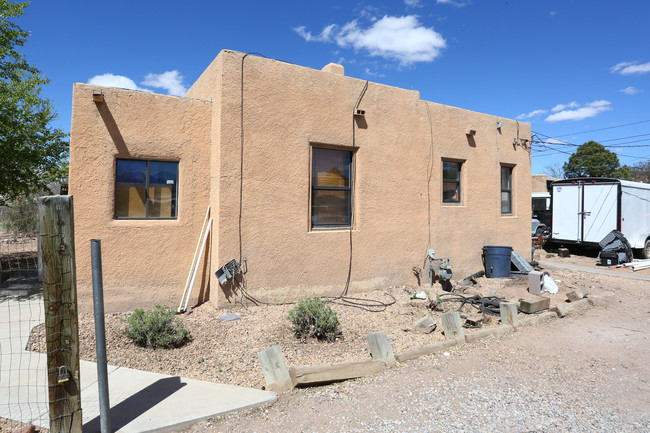 1021 Montano Rd NW in Albuquerque, NM - Building Photo - Building Photo