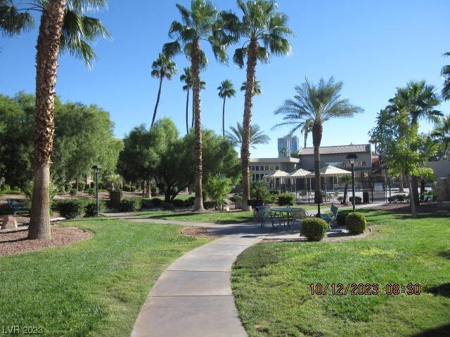 5116 River Glen Dr, Unit 225 in Las Vegas, NV - Building Photo - Building Photo