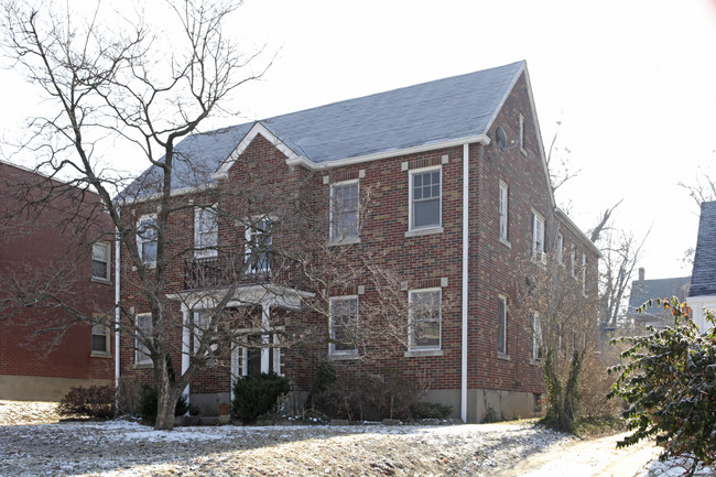 2122 Village Dr in Louisville, KY - Foto de edificio - Building Photo