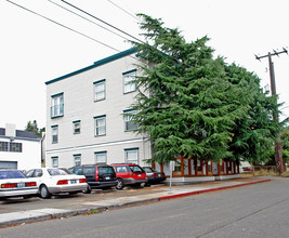 Stoneway Apartments in Seattle, WA - Building Photo - Building Photo