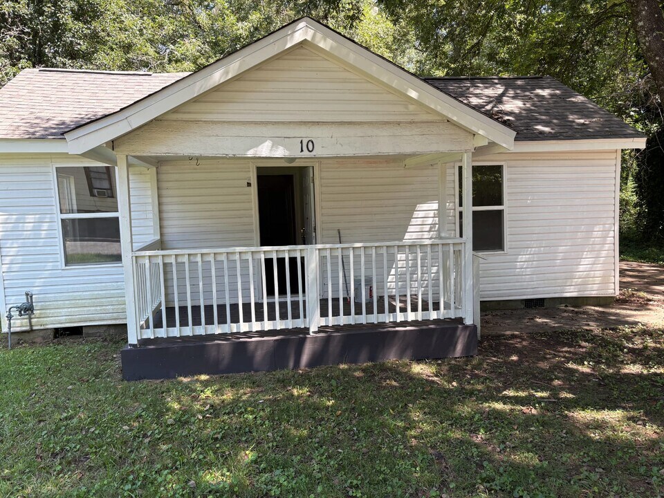 10 Burdette Pl in Newnan, GA - Building Photo