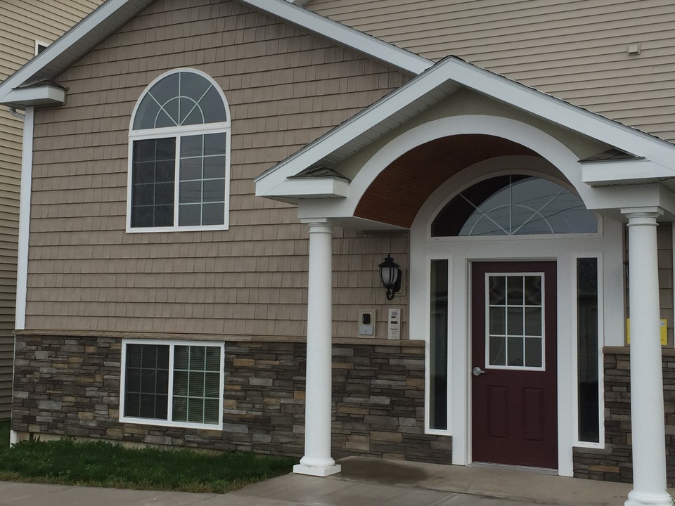 Old Liverpool Point in Liverpool, NY - Building Photo