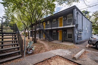 901 Springdale Rd in Austin, TX - Building Photo - Building Photo