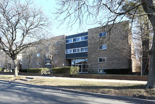 Heritage House in Meriden, CT - Foto de edificio - Building Photo