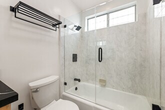 1608 S Bentley Ave in Los Angeles, CA - Foto de edificio - Building Photo