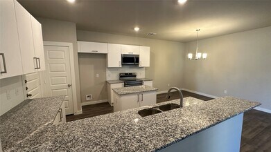 9812 Grosbeak Ln in Magnolia, TX - Foto de edificio - Building Photo