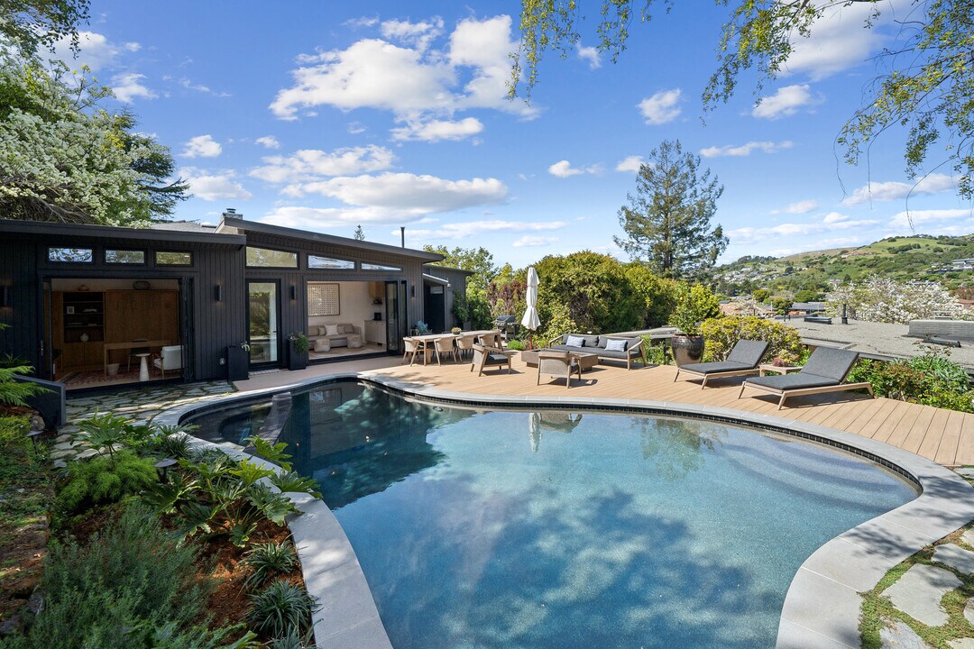 209 San Rafael Ave in Belvedere, CA - Building Photo